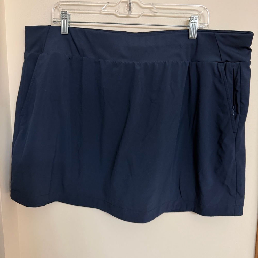 STYLUS Navy Performance Skort